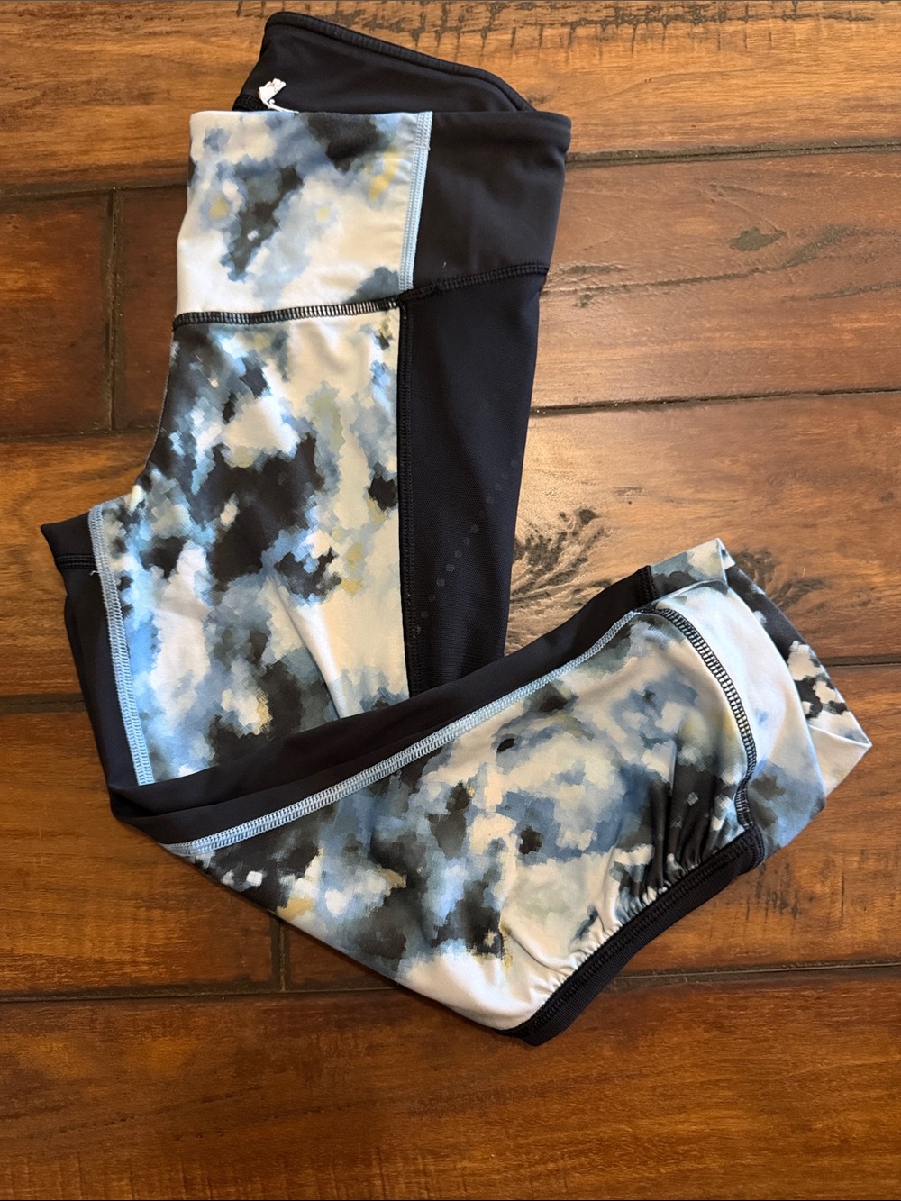 lululemon athletica Blue Black Cloud Print Capris